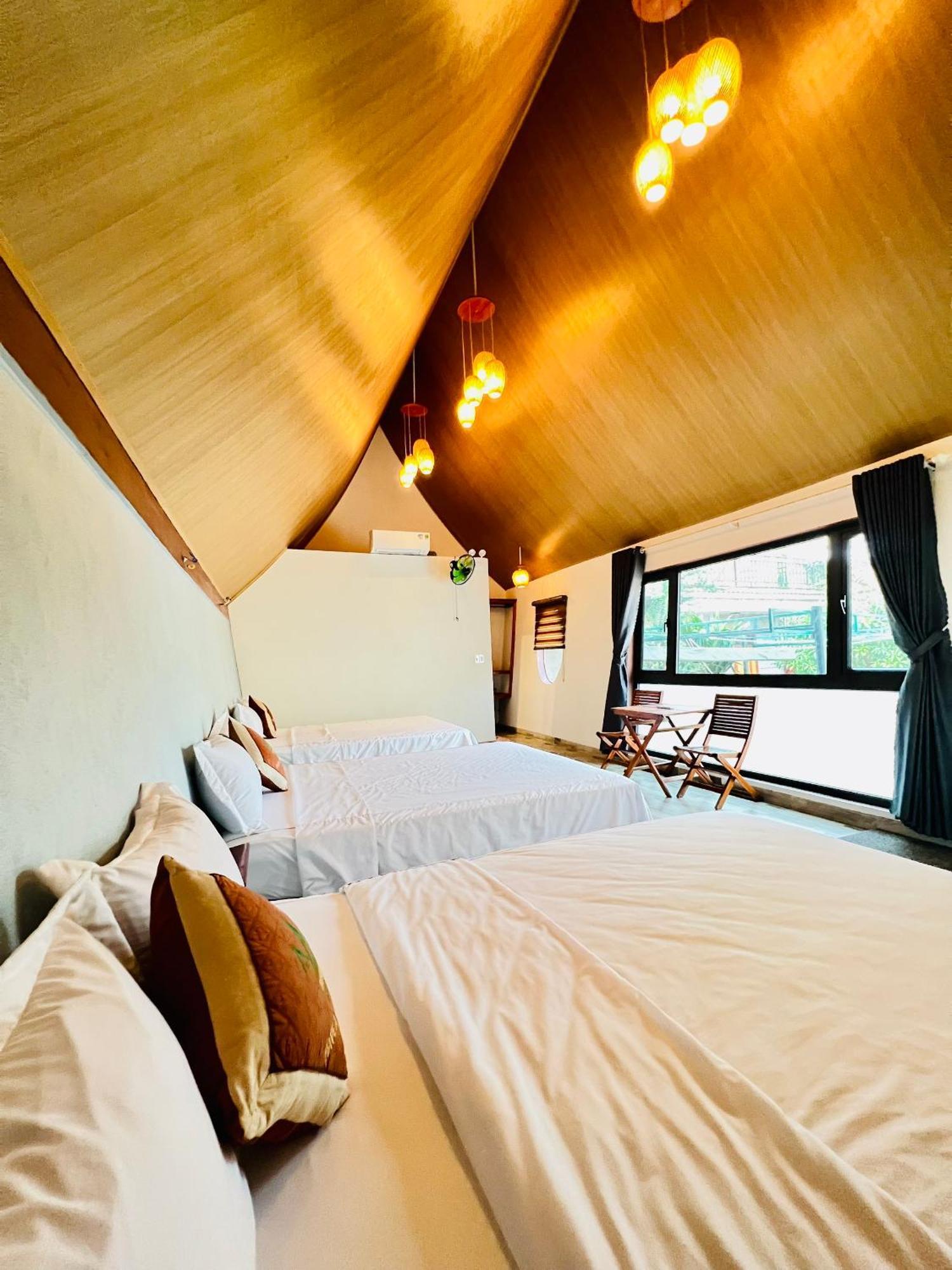 Tropical Valley Homestay - Villas Фонг Нха Екстериор снимка