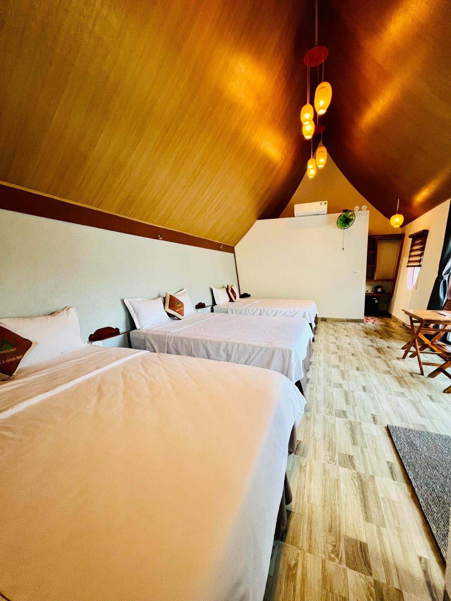 Tropical Valley Homestay - Villas Фонг Нха Екстериор снимка