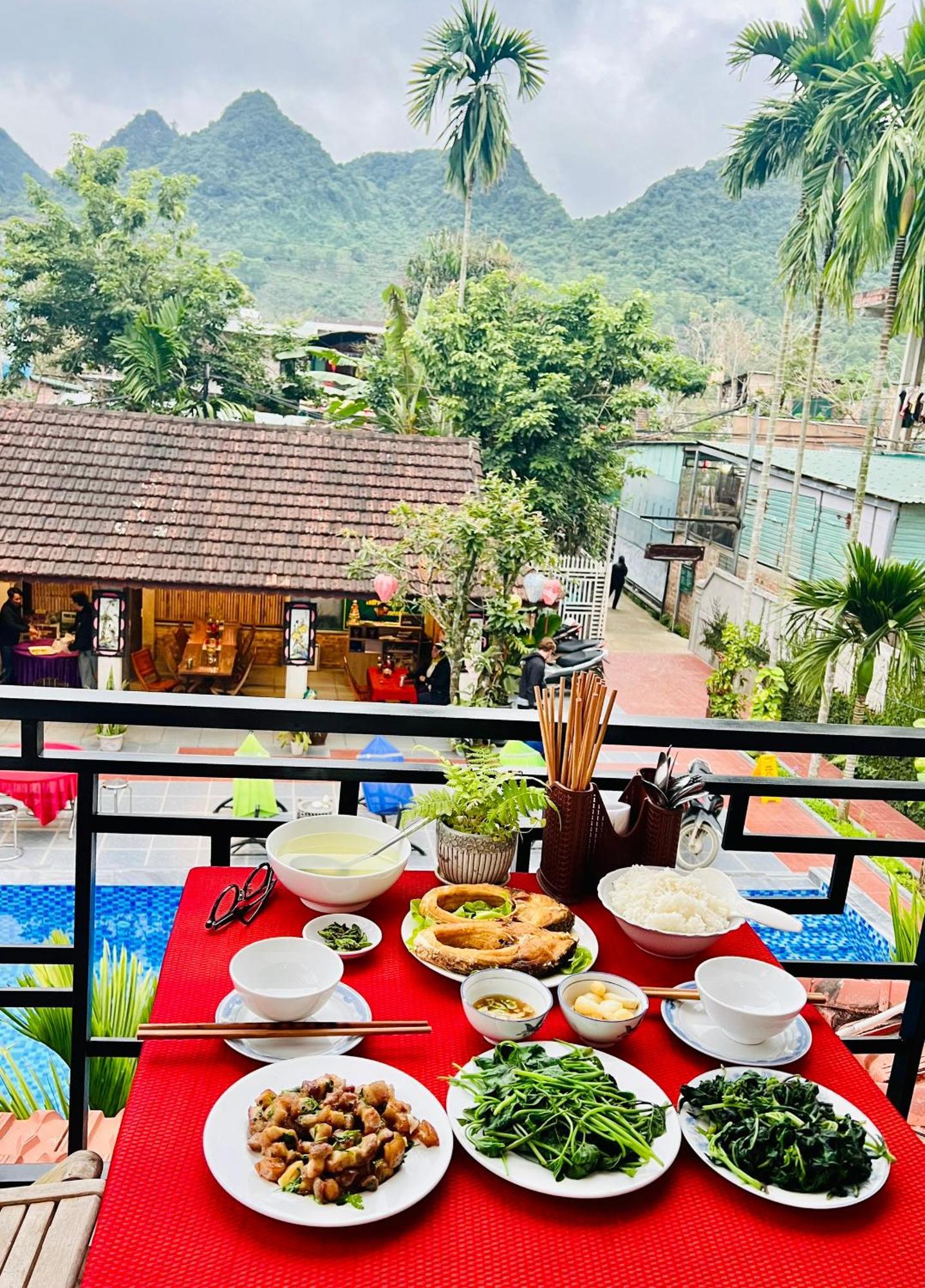 Tropical Valley Homestay - Villas Фонг Нха Екстериор снимка