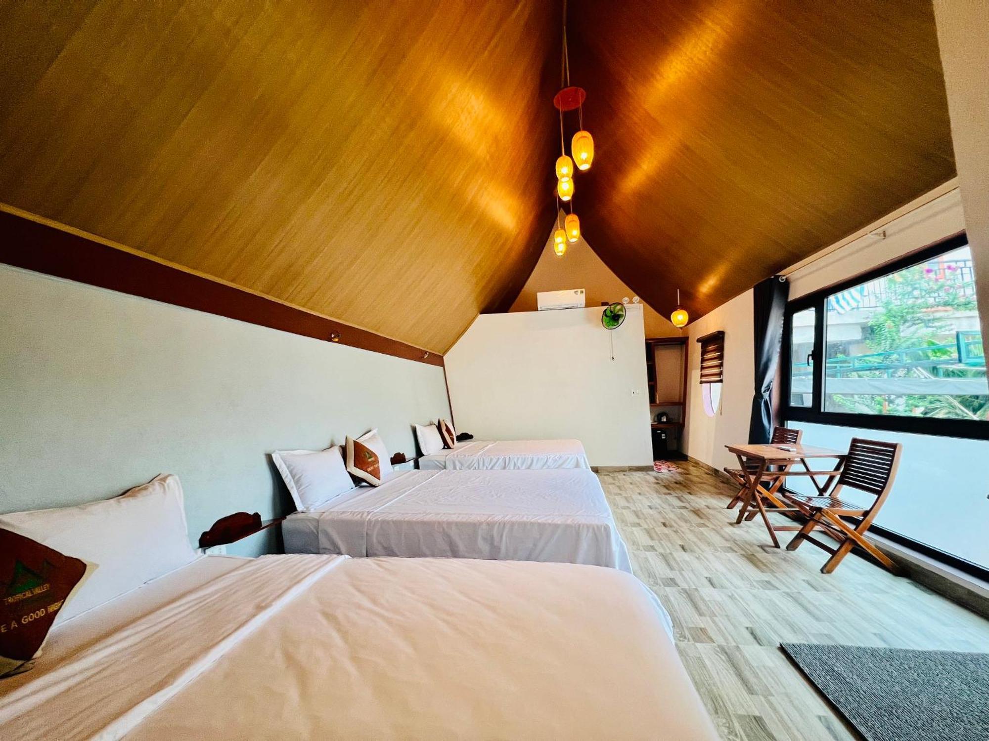 Tropical Valley Homestay - Villas Фонг Нха Екстериор снимка