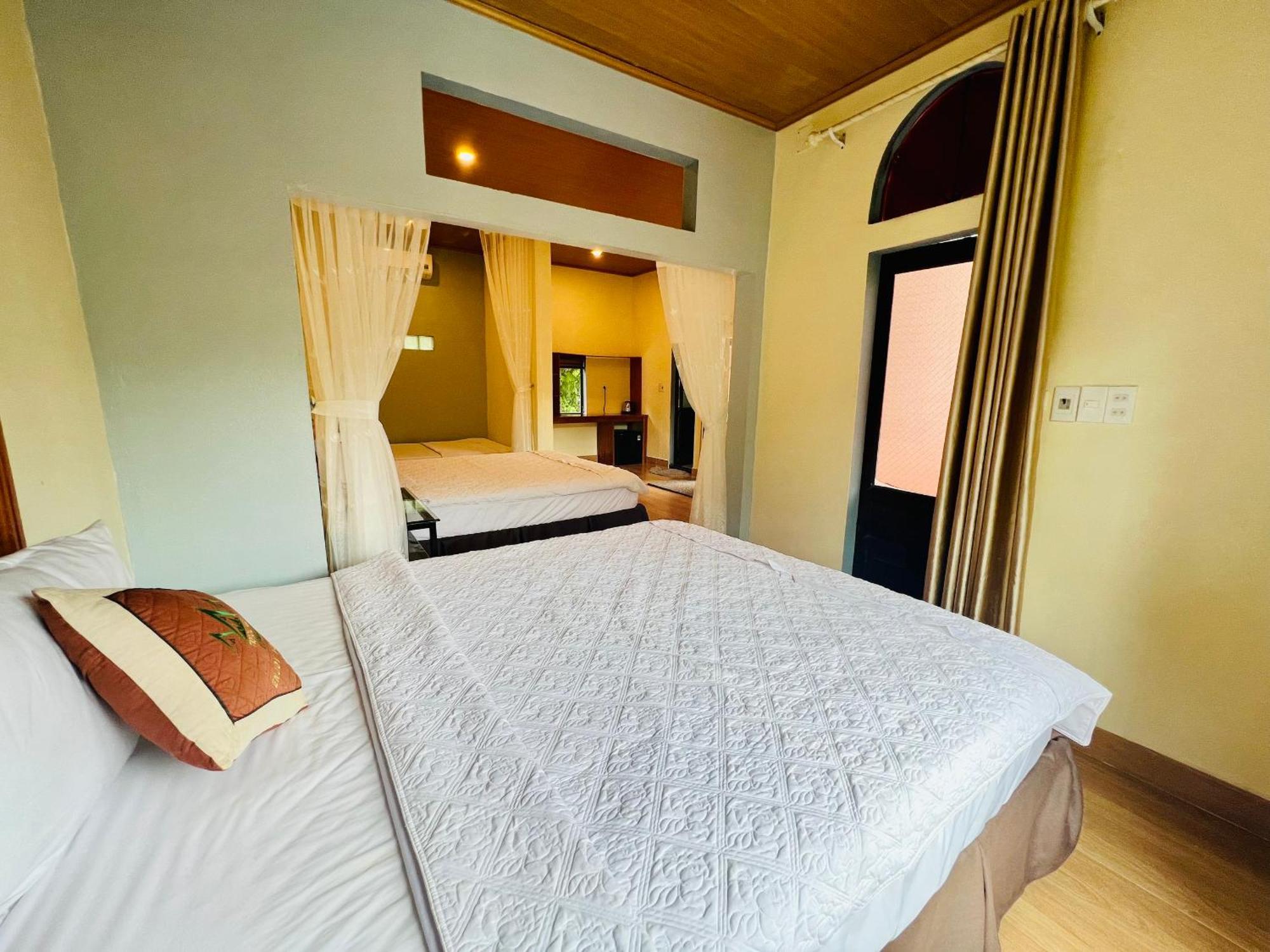 Tropical Valley Homestay - Villas Фонг Нха Екстериор снимка