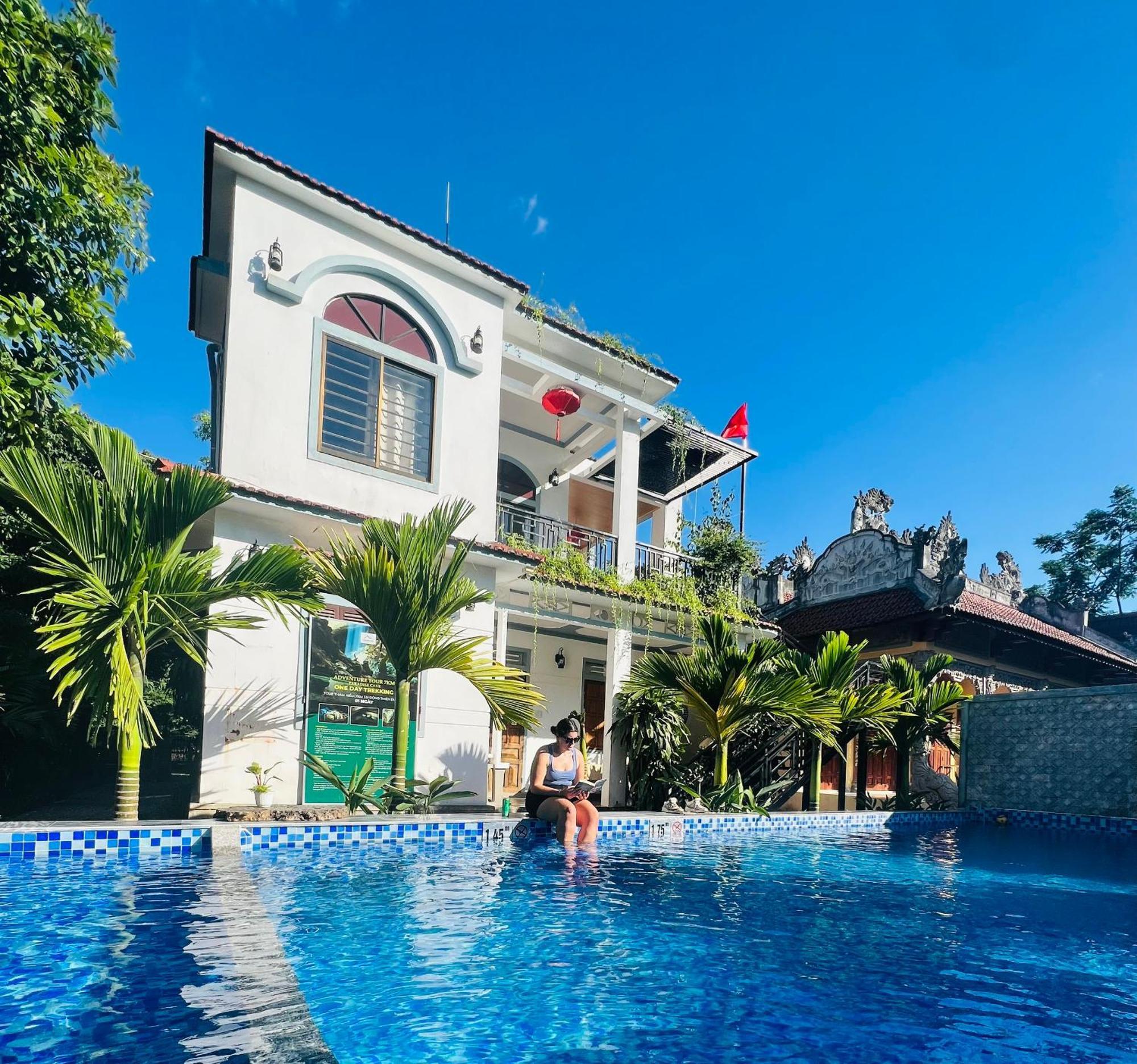 Tropical Valley Homestay - Villas Фонг Нха Екстериор снимка