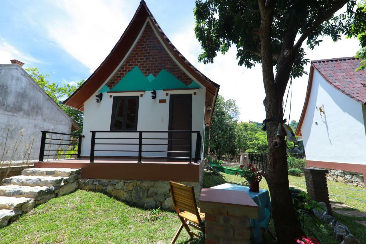 Tropical Valley Homestay - Villas Фонг Нха Екстериор снимка