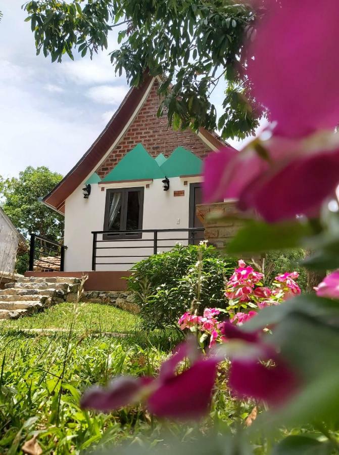 Tropical Valley Homestay - Villas Фонг Нха Екстериор снимка