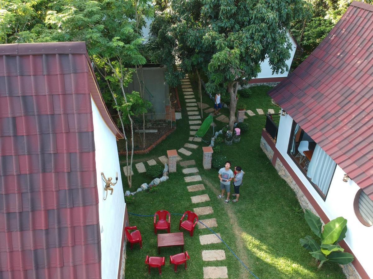 Tropical Valley Homestay - Villas Фонг Нха Екстериор снимка