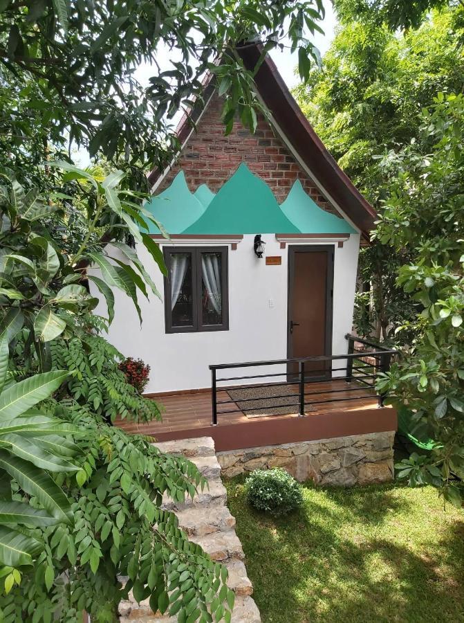 Tropical Valley Homestay - Villas Фонг Нха Екстериор снимка